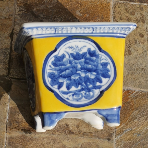 Chinese Porcelain Hand Painted Blue, Yellow and White Bonsai Pot/Plant Pot - Picture 5 of 7